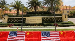 中美领导人即将会晤 海湖庄园悬挂中美国旗迎接