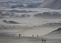 伊卡沙漠马拉松赛进入第二赛段比赛