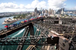 360人登悉尼海港大桥创纪录