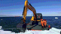 中国南极新建站大型工程装备运上恩克斯堡岛