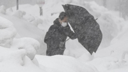 日本福井县遭暴雪袭击