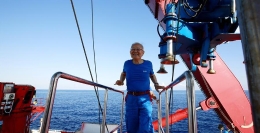 82岁院士搭乘“深海勇士”号南海下潜获重要发现