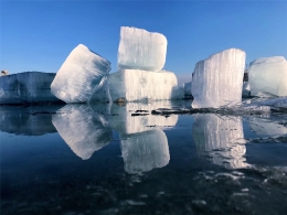 松花江上的“南极冰川”大片