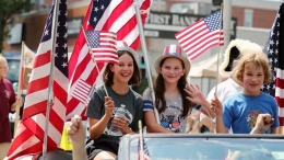 美国举行独立日游行