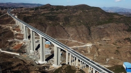贵州六威高速建成通车