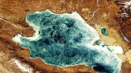卫星“回眸”青海湖