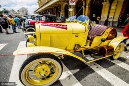 巴西圣保罗举办古董车展