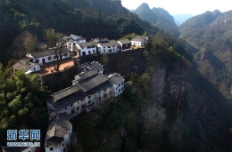 建在500米悬崖峭壁上村庄“天街”炊烟缭绕