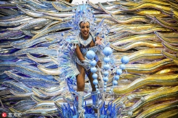 巴西狂欢节热辣吸睛民众盛装游行