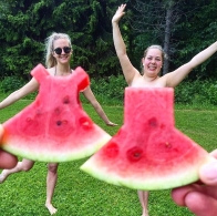 夏天的时尚“西瓜裙”照片风靡外国社交媒体