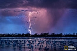 自然的震撼：超级雷暴之美