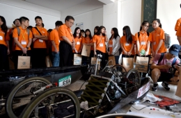 陕西西安：百名香港名中学生在西安交通大学体验高新科技
