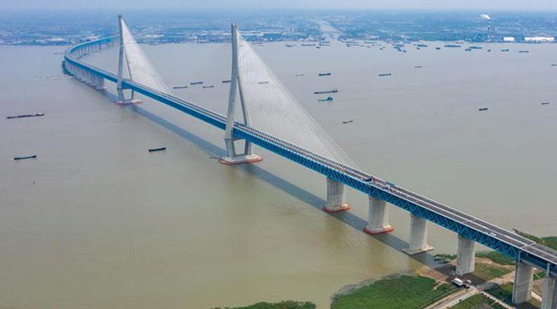 沪苏通长江公铁大桥正式开通运营