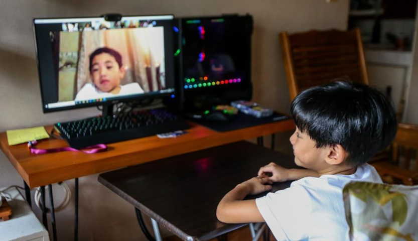 菲律宾：开学首日网上见