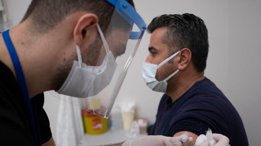 土耳其医护工作者开始接种中国新冠疫苗-新华网
