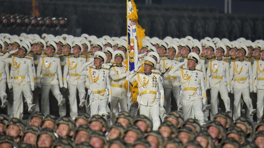 朝鲜举行纪念朝鲜劳动党第八次代表大会阅兵式