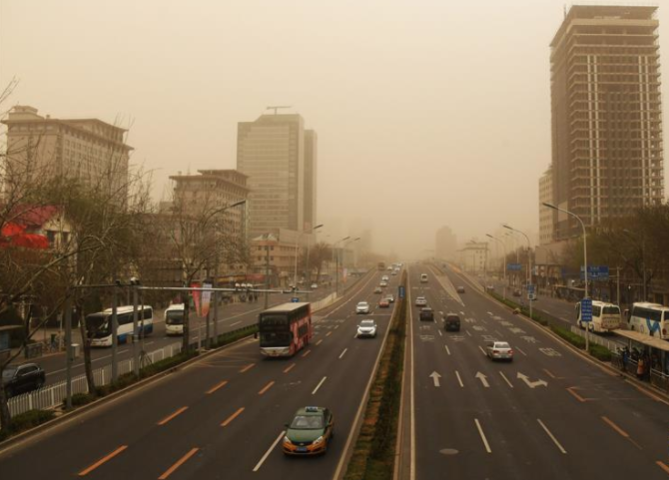 北京出现大风沙尘天气