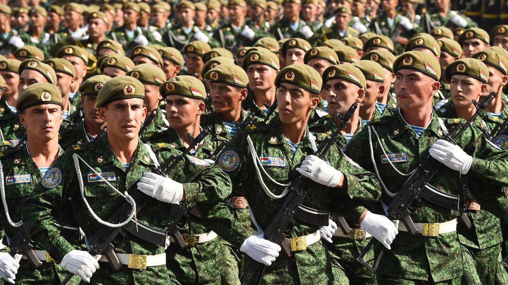 塔吉克斯坦多地举行独立30周年阅兵式