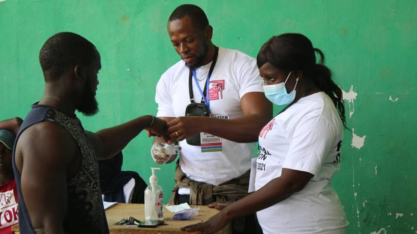 冈比亚举行总统选举 