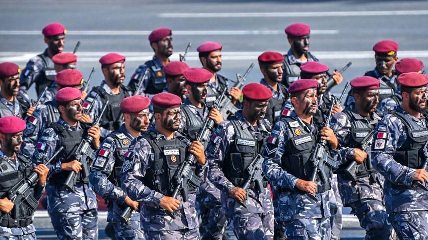 卡塔尔举行国庆阅兵式
