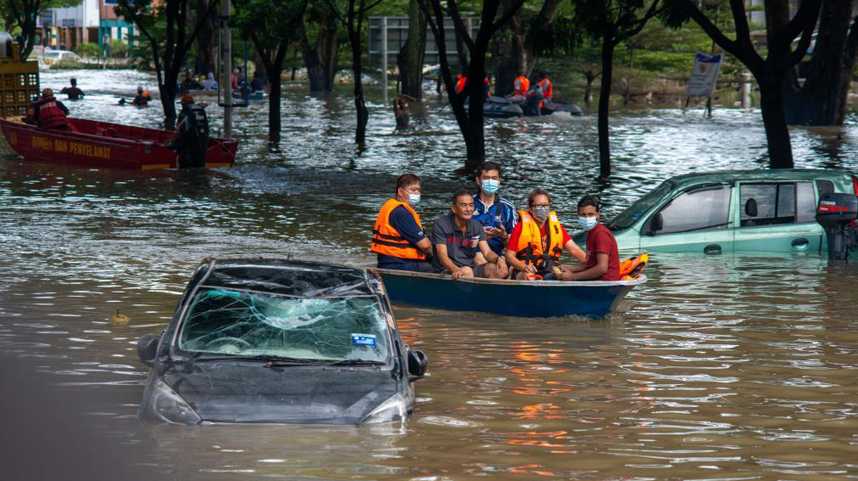 马来西亚雪兰莪州洪灾已造成8人死亡