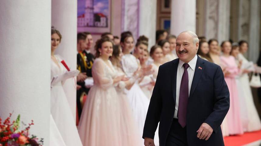白俄罗斯独立宫举办新年舞会