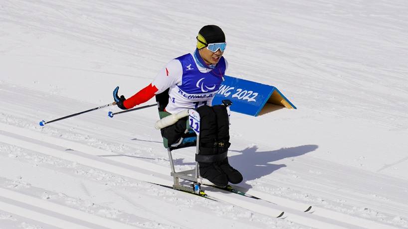 残奥越野滑雪男子长距离（坐姿）赛况 郑鹏夺得金牌