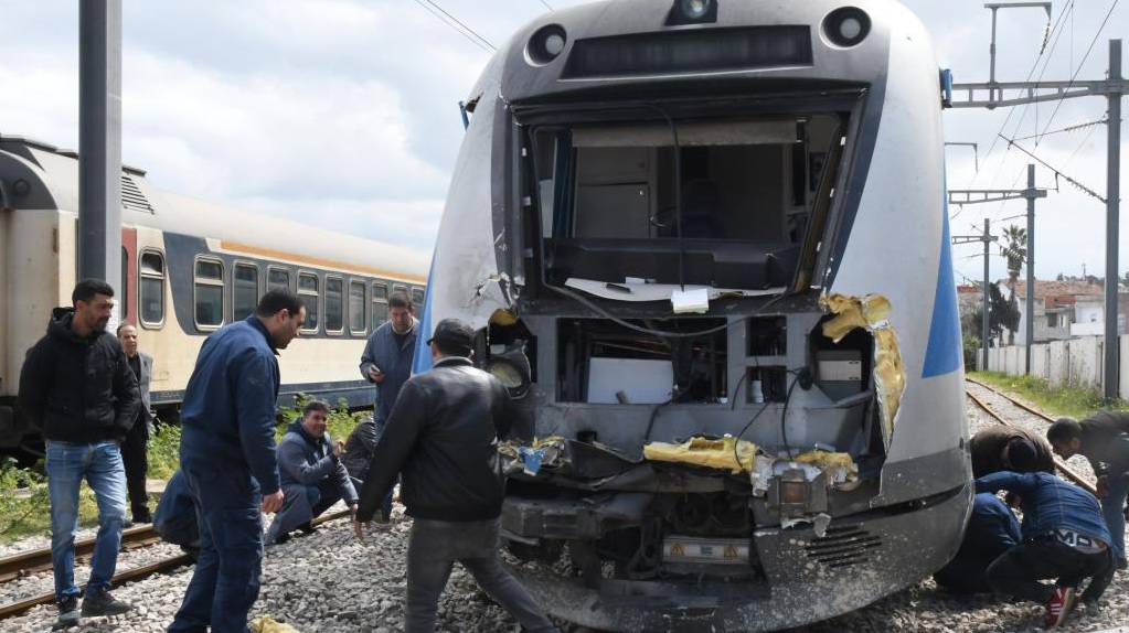 突尼斯两列列车相撞造成90多人受伤