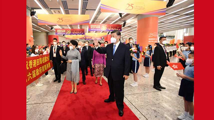 习近平抵达香港 出席庆祝香港回归祖国25周年大会暨香港特别行政区第六届政府就职典礼并对香港进行视察