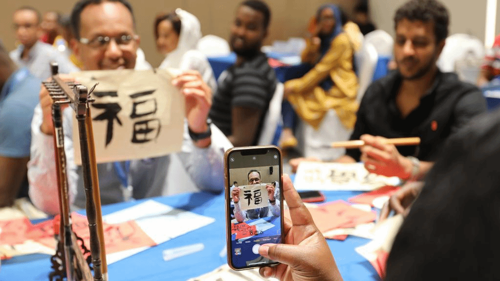 非洲创业青年学习中国文化