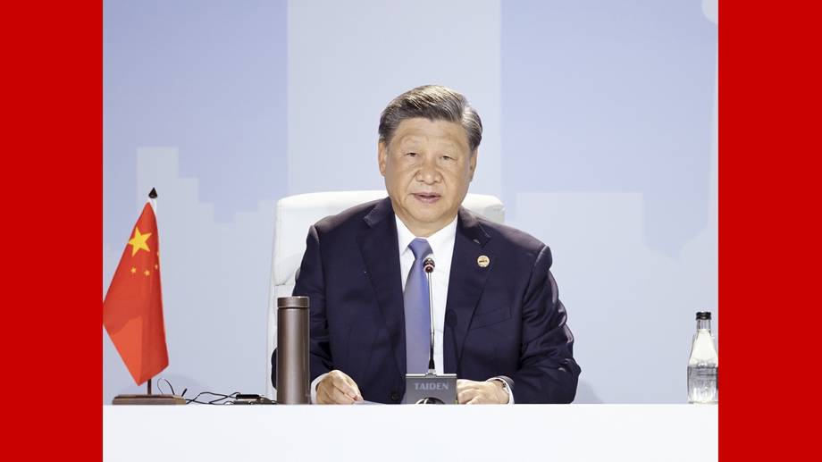 习近平出席金砖国家领导人第十五次会晤特别记者会