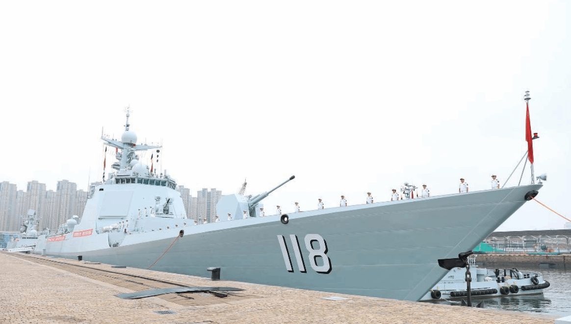 中国海军第45批护航编队起航赴亚丁湾