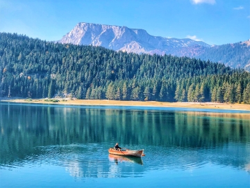 湖泊大自然的田园诗 世界八大最美丽的湖泊 