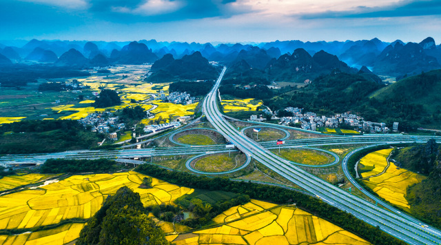 中国最美高速公路 被誉为“中国仙境第一路”