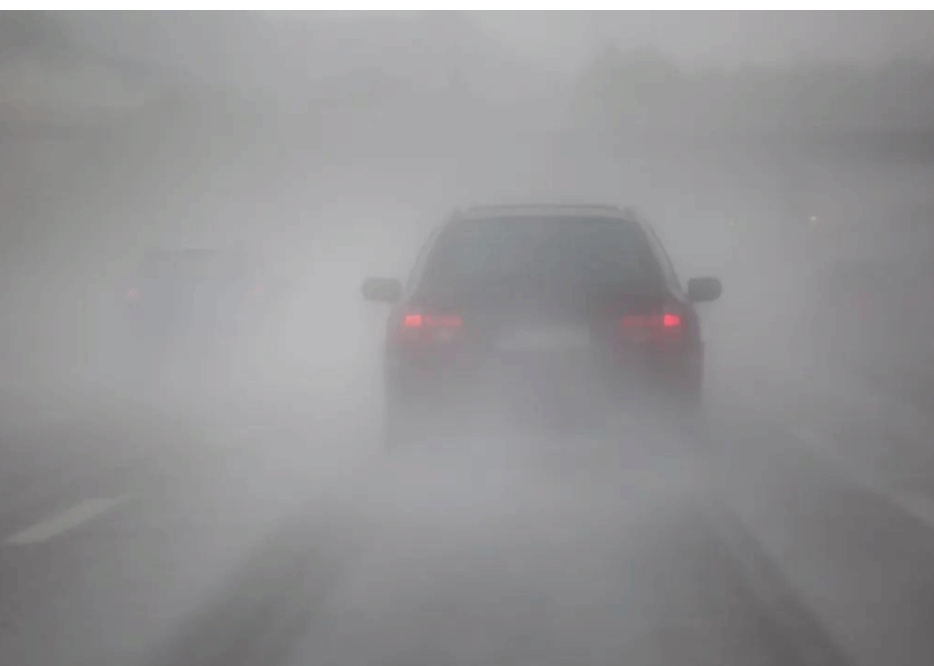 冬季开车遇到它 请您“雾”必小心