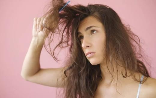头皮油发尾干是什么发质 吹风筒对发质的损伤