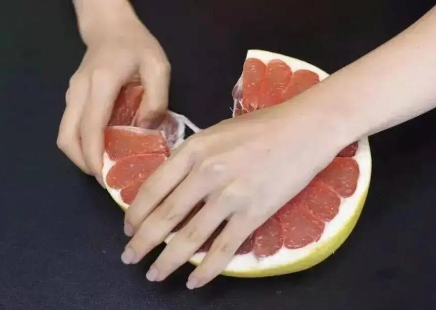 剥柚子最棒的3个方法：只需切3刀 简单实用