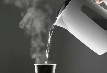 不锈钢电水壶烧的水会致癌？这3种水少喝