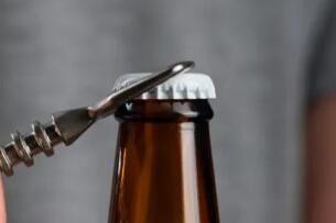 为什么啤酒瓶盖的锯齿都是21个？