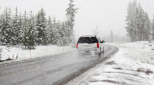 雪天驾车或通过结冰路面 要谨记五条“妙招”