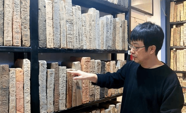 西安收藏家收藏古砖千余块 传承“姓氏”文化记忆