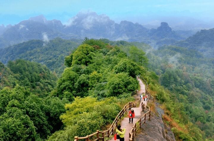 广东四大名山之一 每万年山体长高一米 风景不逊于桂林