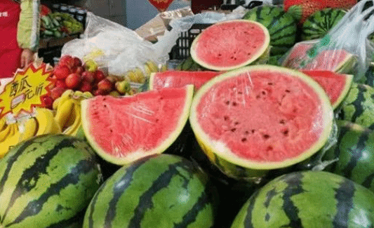 超市分切水果引担忧：早晨切的西瓜 傍晚还新鲜吗