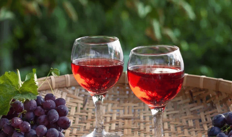 葡萄酒对健康有益？自酿葡萄酒小心喝“出事儿”