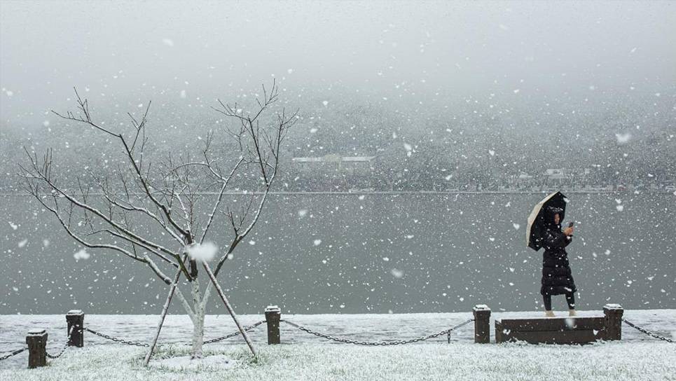 杭州：雪落西湖