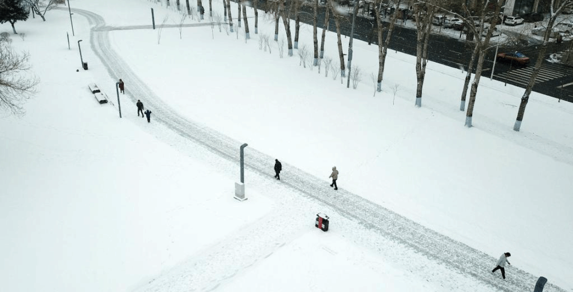 “冰城”迎春雪