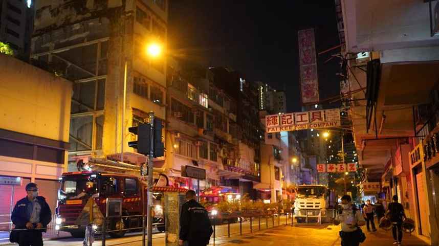 香港九龙一居民楼发生火灾导致至少7人死亡
