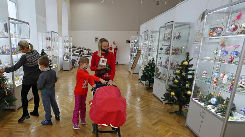 白俄罗斯的新年圣诞装饰品展