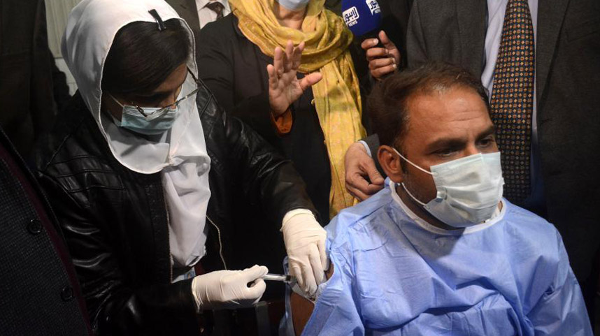 巴基斯坦正式开始为医务人员接种中国新冠疫苗