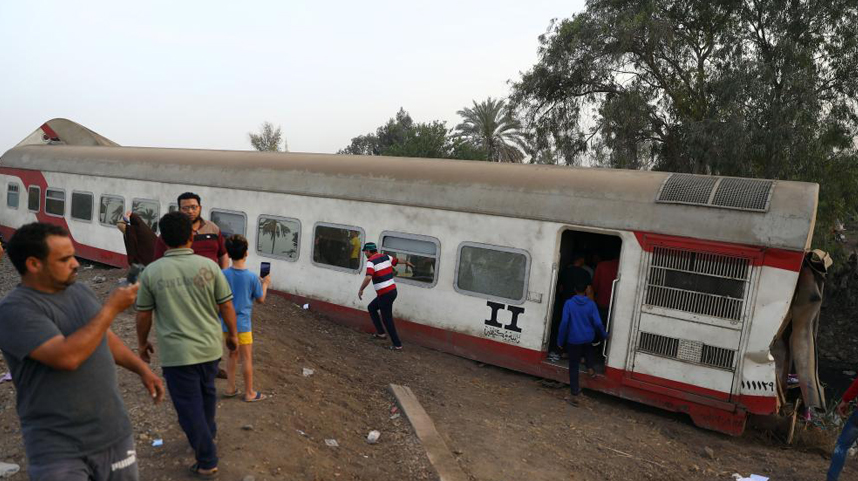 埃及列车脱轨事故造成至少11人死亡